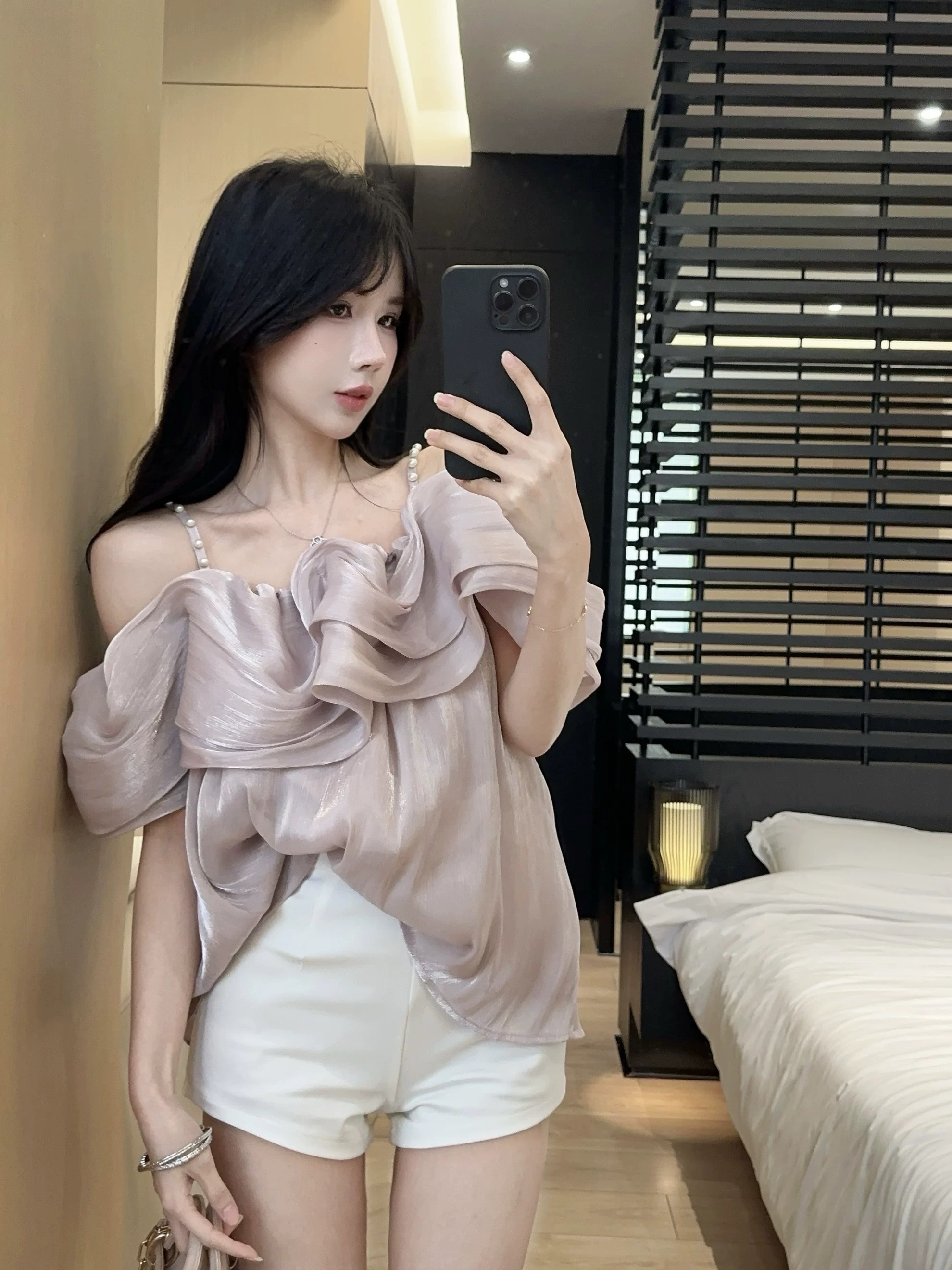 Queen behaviour top CTO977 images